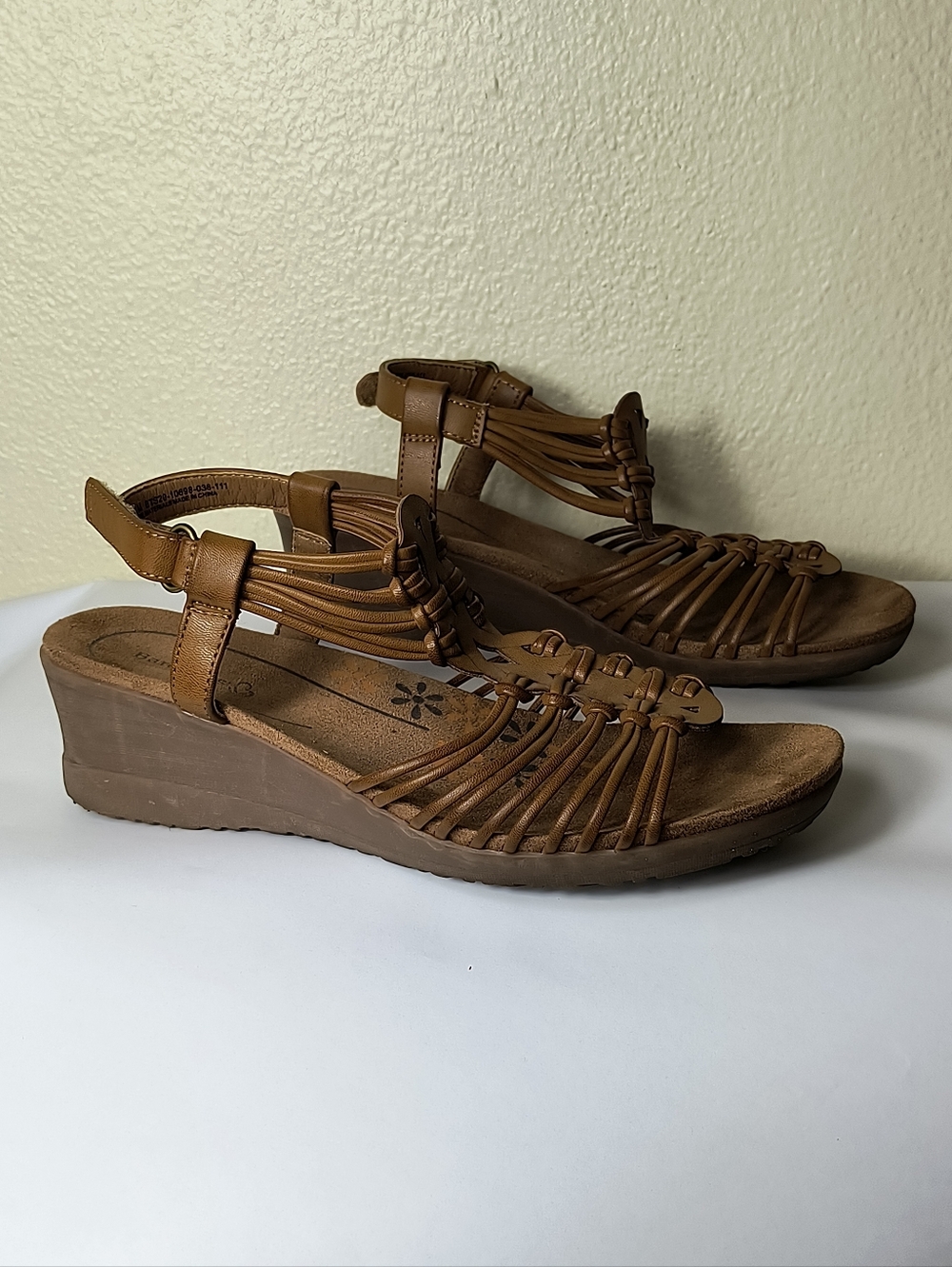 Baretraps Taren 8.5m Brown Wedge Hook & Loop Open Toe Sandals